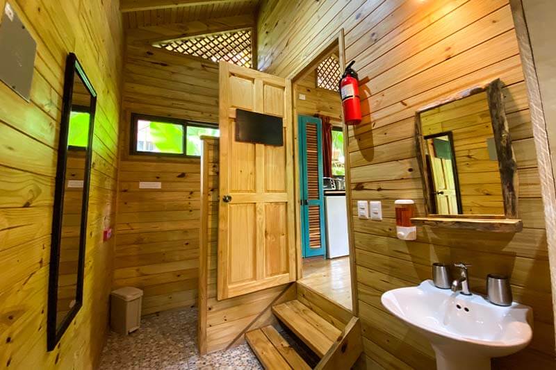 Spacious private bathroom in Bungalow Espiritu