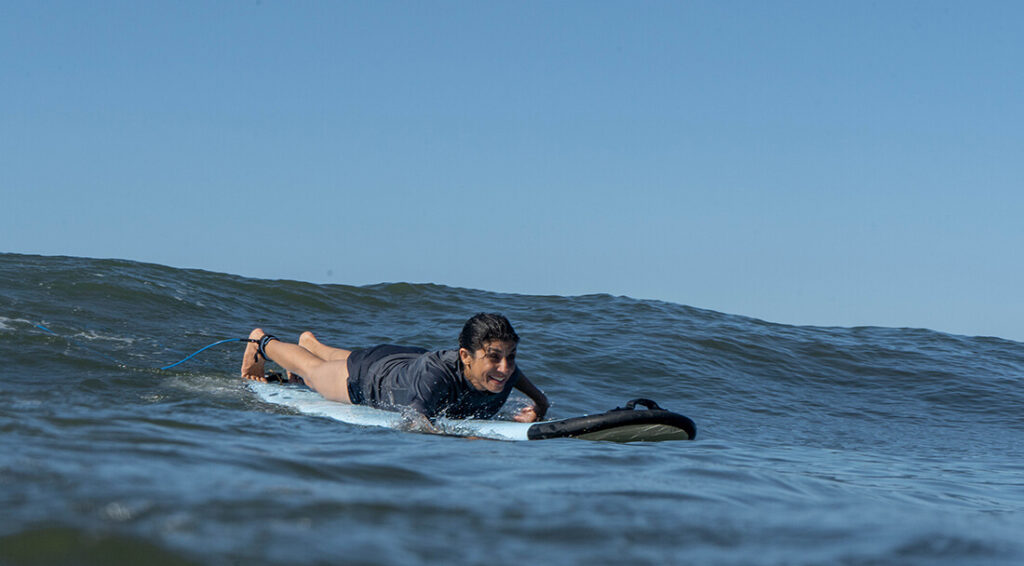 Reading waves in surfing
